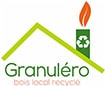 Logo Granuléro: un toit vert stylisé avec une cheminée d'où sort une flamme feuille orange, intégrant le symbole recyclage. Texte 'Granuléro bois local recyclé'.