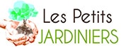 Logo "Les Petits JARDINIERS" : deux mains tenant délicatement une jeune pousse verte, symbolisant la nature et la croissance.